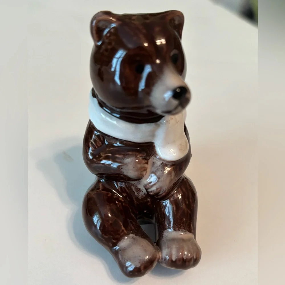 FREE* NWOT Brown Bears with Scarf Salt & Pepper Shaker Set